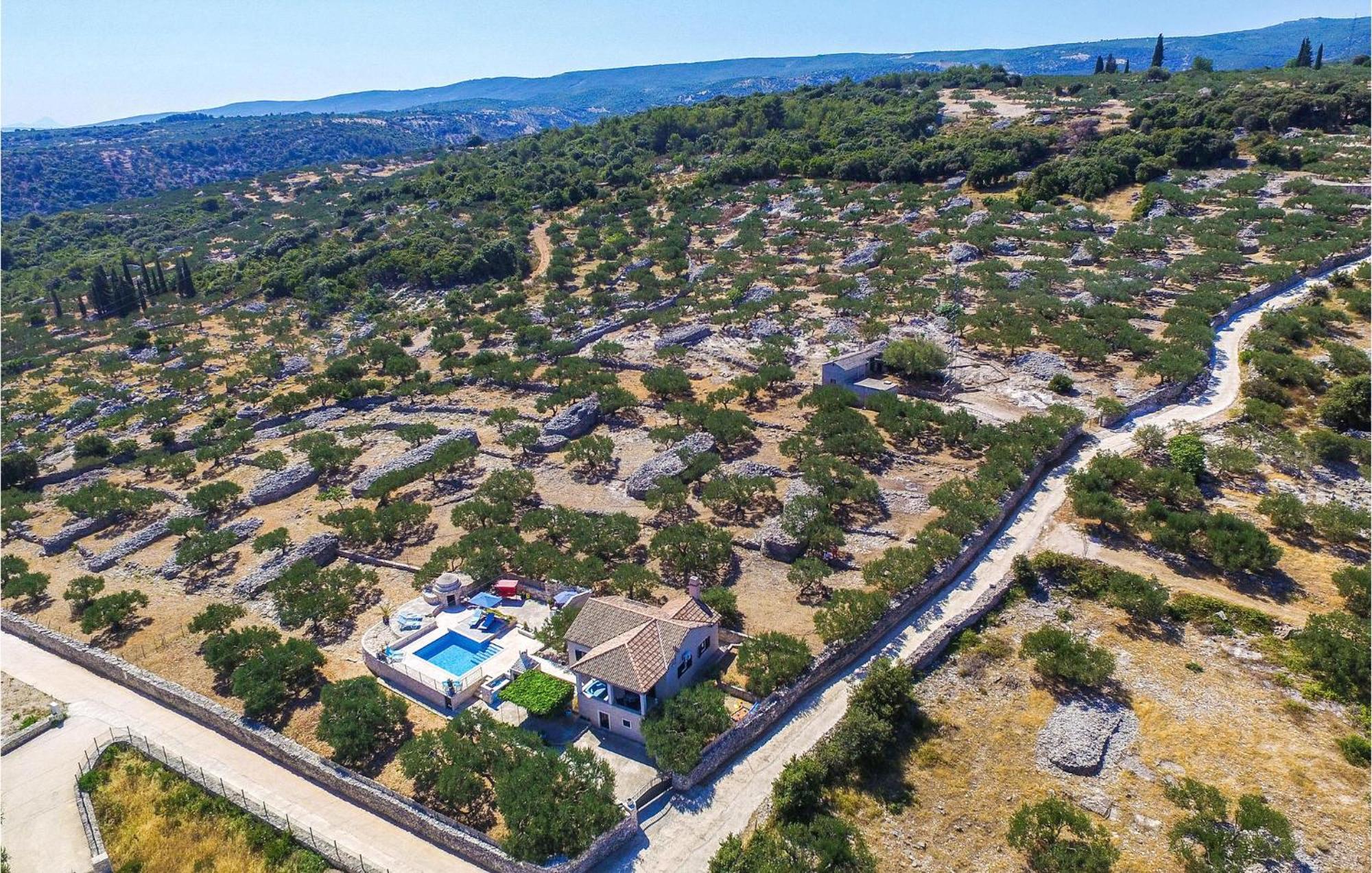 Pet Friendly Home In Postira With Wifi Екстер'єр фото